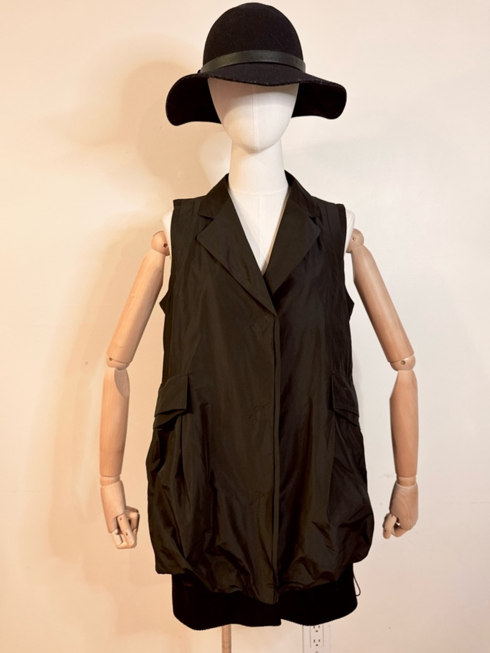 Black Sleeveless Utility Vest Jacket - Women